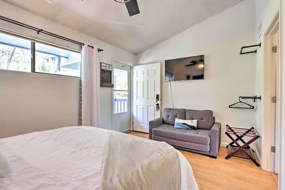 Heron Bay Resort Condo w/ Lake Views & Pool!