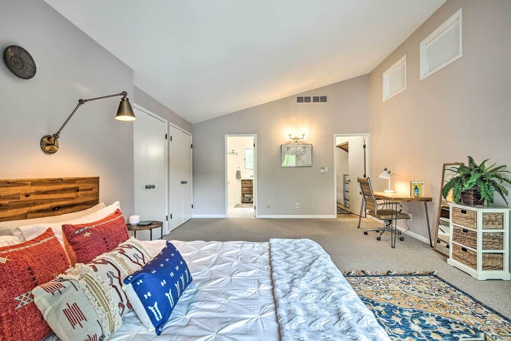 Hudson Valley Home w/ Lake Views & Kayaks