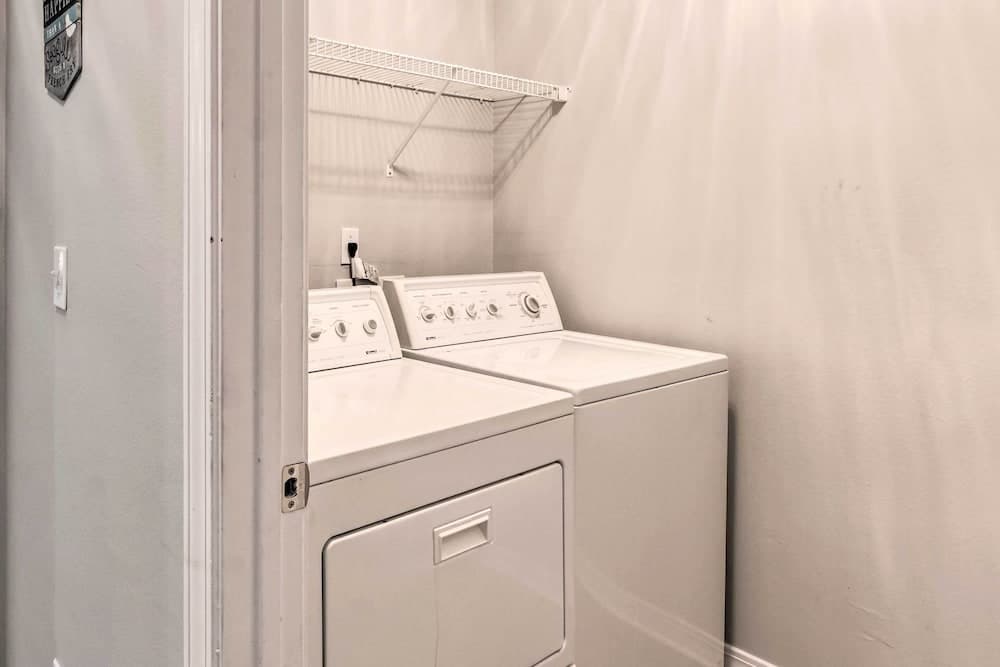 Dog-friendly Pensacola Home, 4 Mi to Beach!