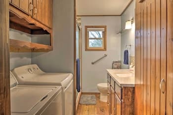 Table Rock Getaway w/ Fire Pit & Lake Access!