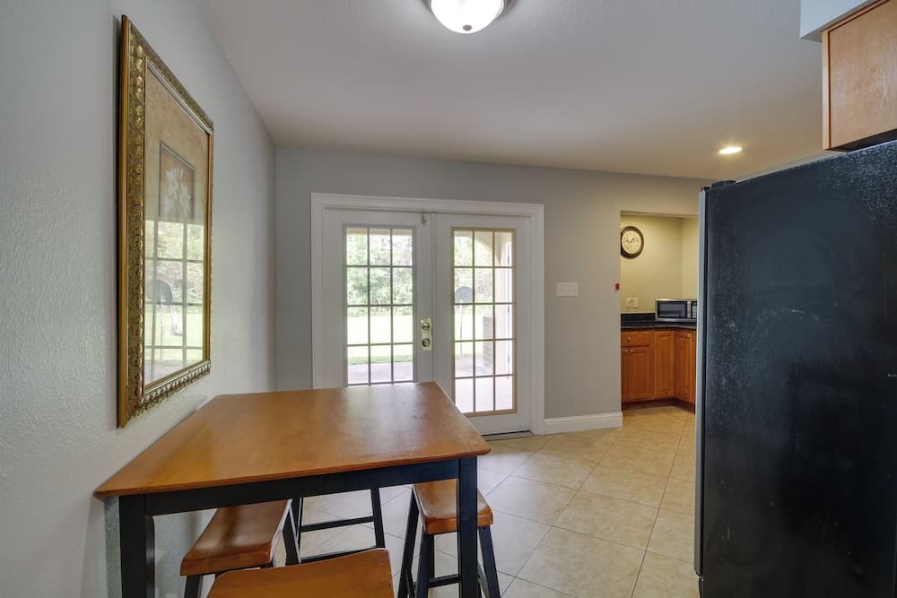 Gulfport Condo w/ Private Balcony - Walk to Beach!