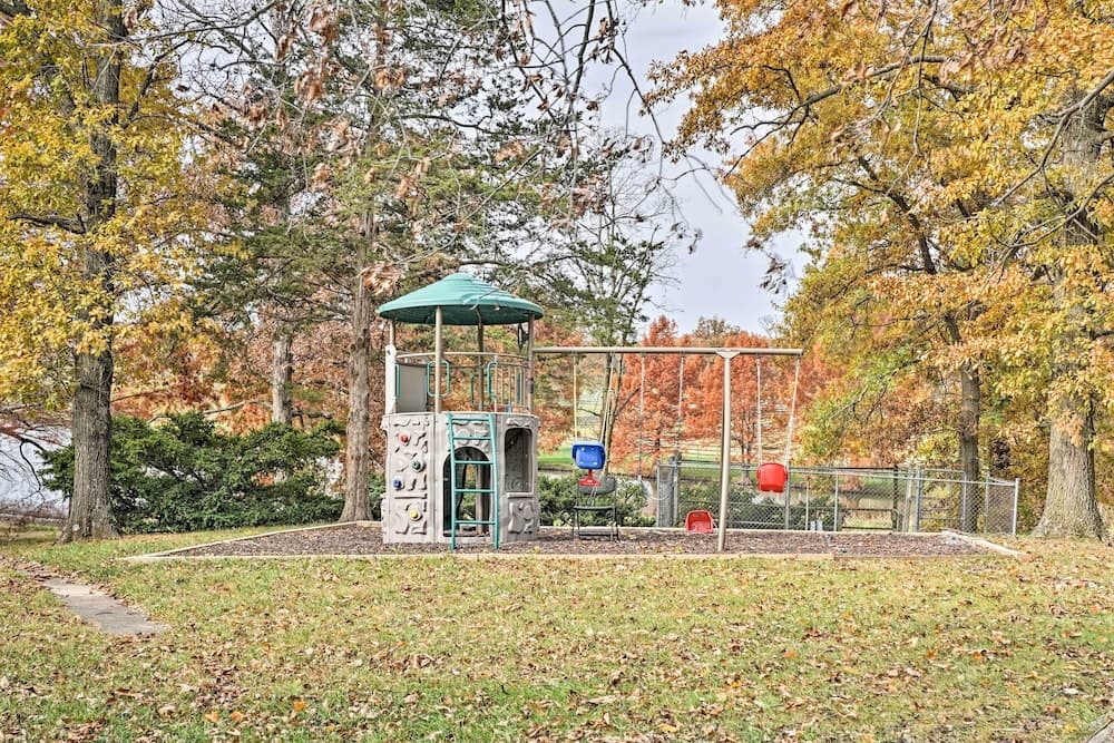 Lakefront Vacation Rental w/ Patio & Grill!