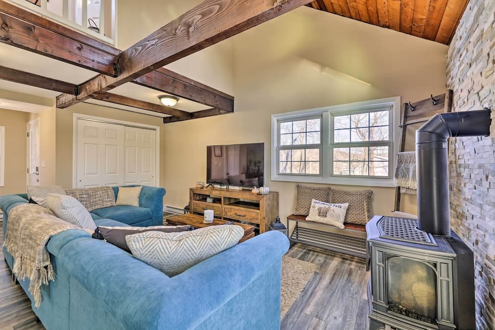 East Stroudsburg Home: 'chuck's Nest'