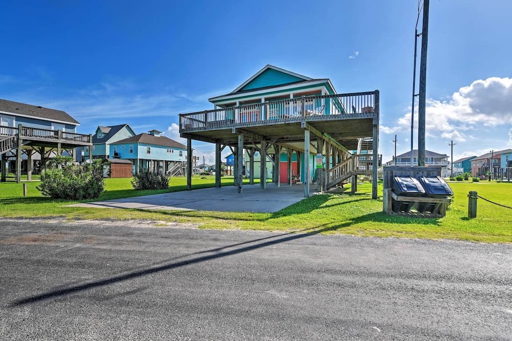 Walk to Crystal Beach: Coastal Home w/ Views!