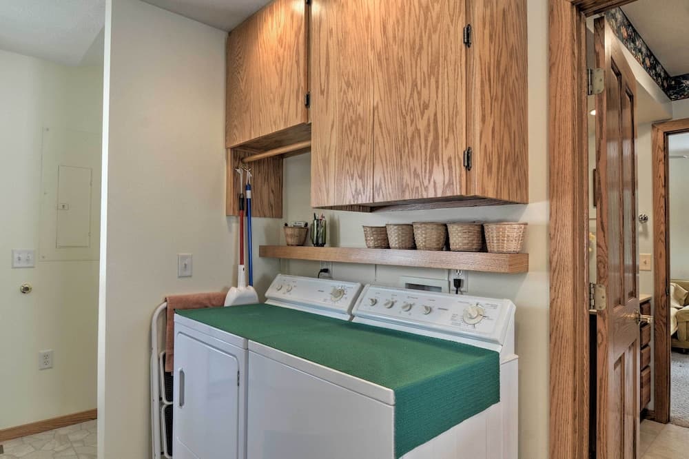 Cedar Cottage, Private Beach on Lake Leelanau