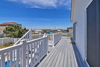 Beach House w/ Pool, Walk to Beaches + Bites!