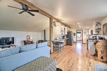 Lovely Barn Loft w/ Mountain Views on Horse Estate
