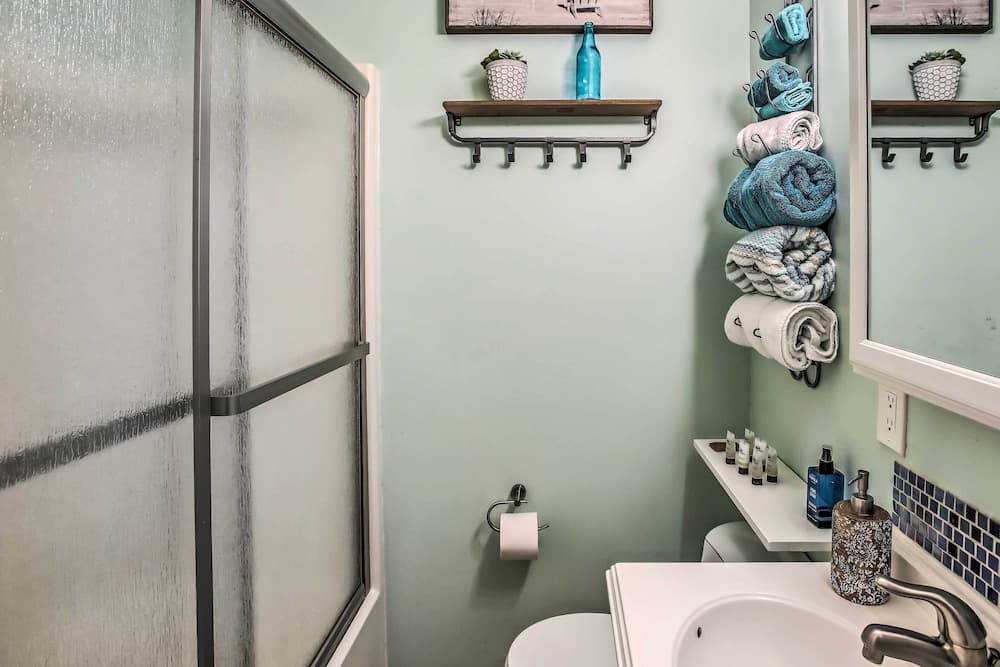 Cozy Carolina Beach Condo w/ Ocean Views!