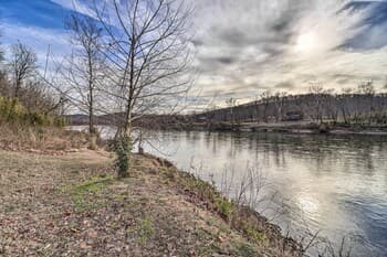 La Petite Maison in Mount Olive w/ Fire Pit!