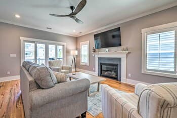 Bright Coastal Abode With Porch & Beach Access!