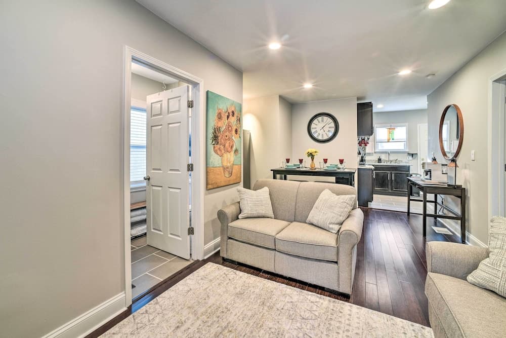 Lovely Dearborn Home w/ Gas Grill & Backyard!