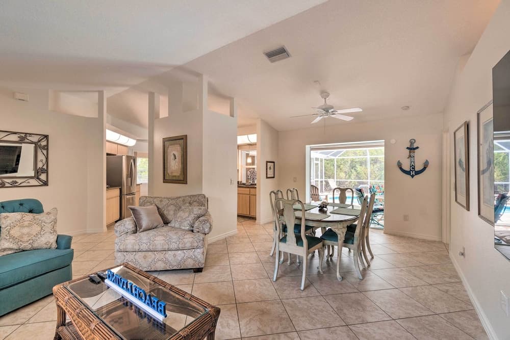 Englewood Escape w/ Pool ~ 6 Mi to Beaches!