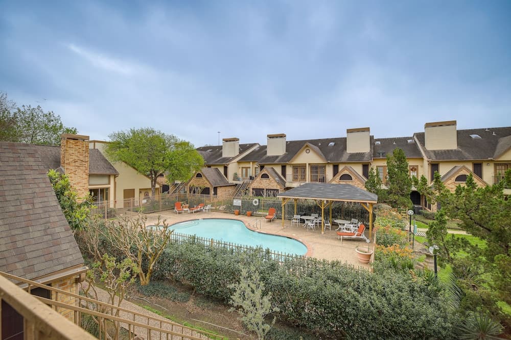 Cozy Houston Condo Rental Near NRG Stadium