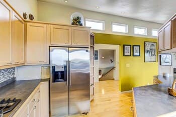 Charming Bayview Art House With Deck & Grill!