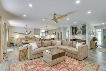 Spacious Home 1 Mile to Beach Club & Harbour Town!