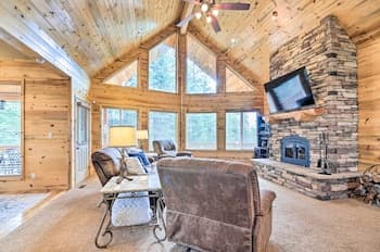 All-encompassing Cabin w/ Fire Pit & Kayaks!
