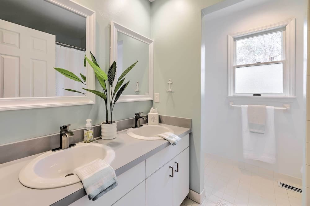 Luxury Maineville Villa w/ Private Pool & Deck