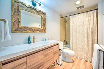 Modern Lake Michigan Home With 3 Lakefront Decks!