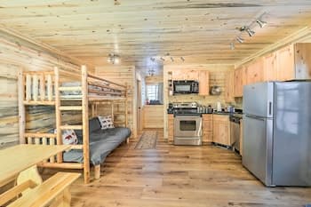 Cozy Island Park Cabin, 20 Mi to Yellowstone!