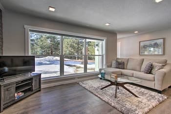 Modern Home w/ Wooded Views: 10 Mi Outside Helena!