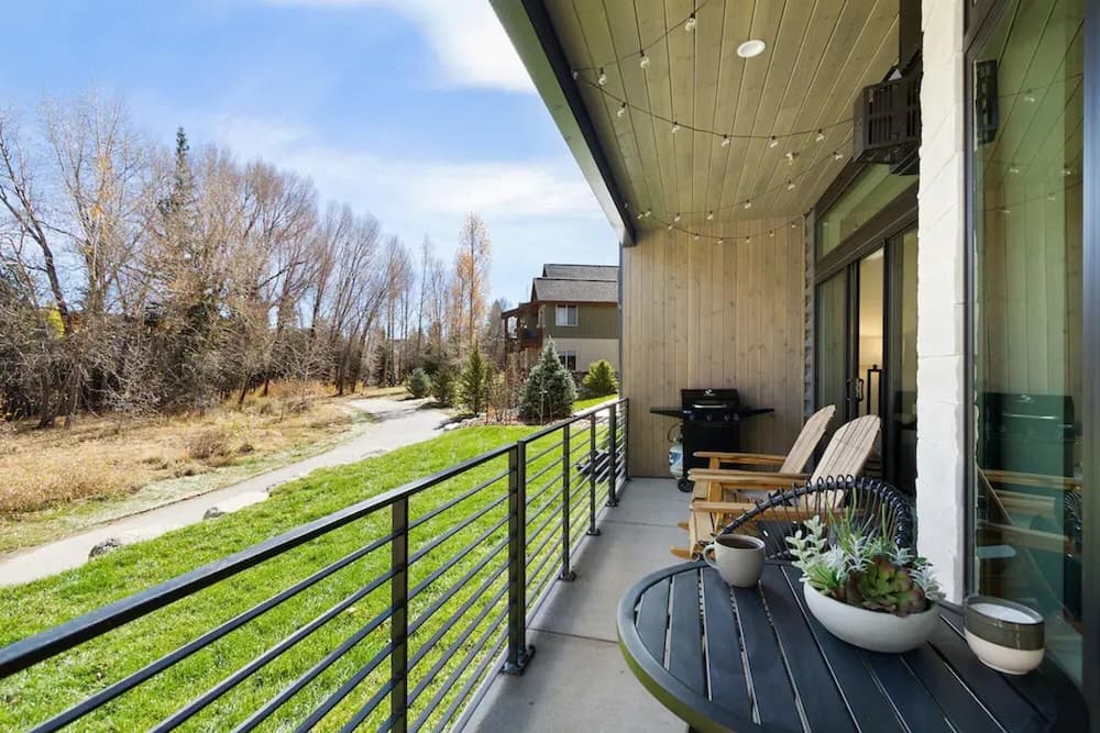 New Luxury Condo River View Sounds Patio Hot Tub