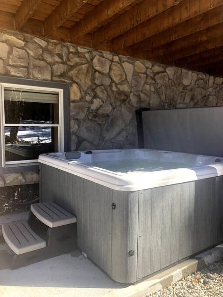 Custom Craftsman Chalet Fenced Yard for Pets Aspen Views Hot Tub