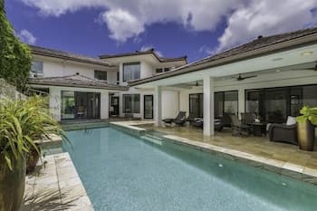 Luxury Zen Retreat 3 Bedroom Home by Redawning