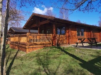 Starlight Log Cabin - With Hot Tub and Lake View