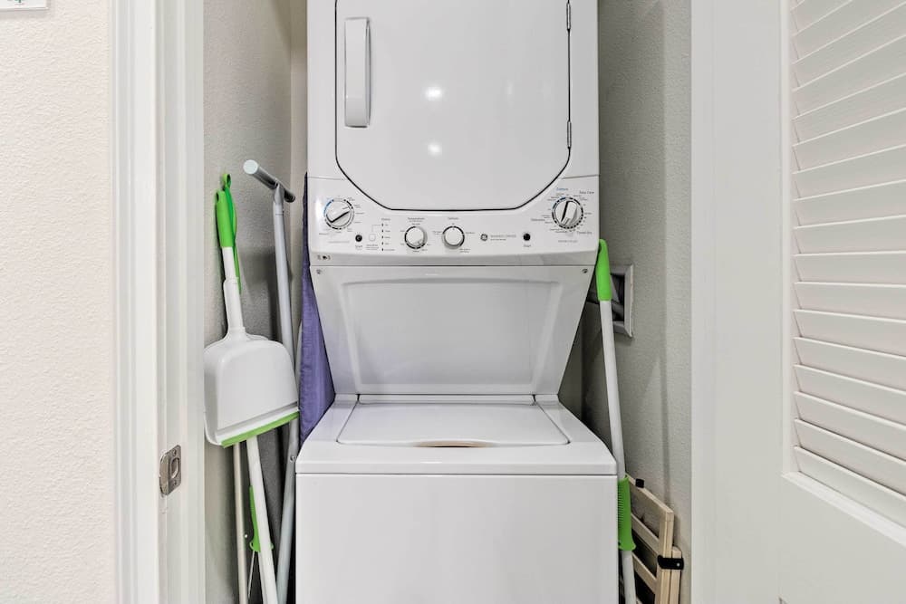 3 Mi to Disney: Home w/ Hot Tub in Margaritaville!