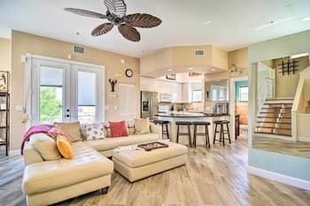 Colorful Townhome, Steps to Clearwater Beach!