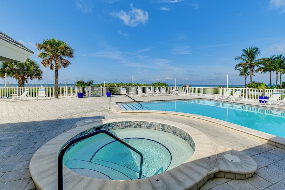 Condo w/ Gulf View! Walk to Redington Beach