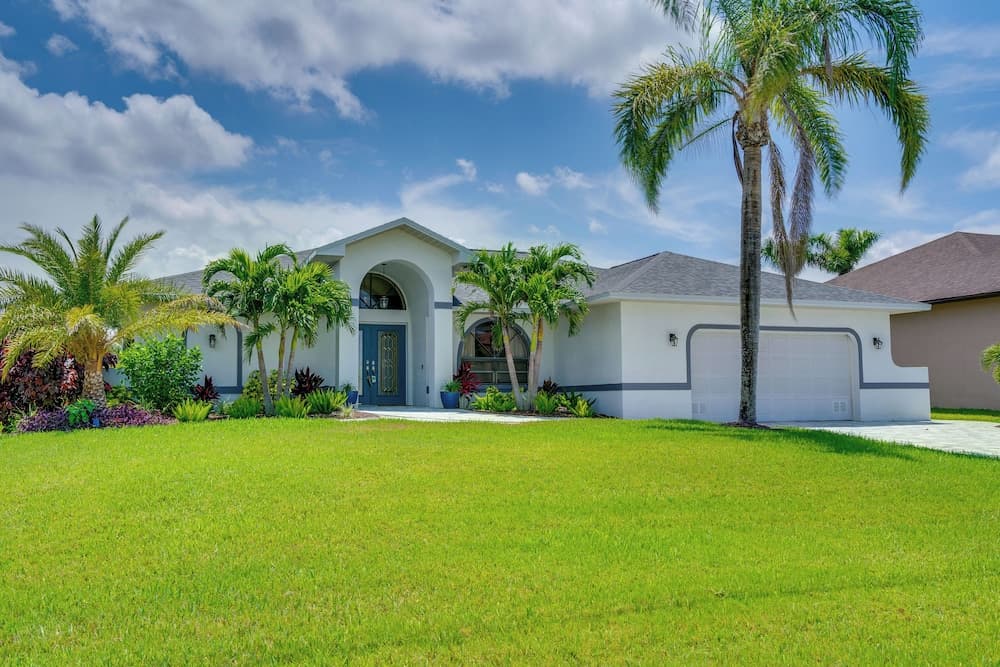 Screened-in Private Pool: Waterfront Home