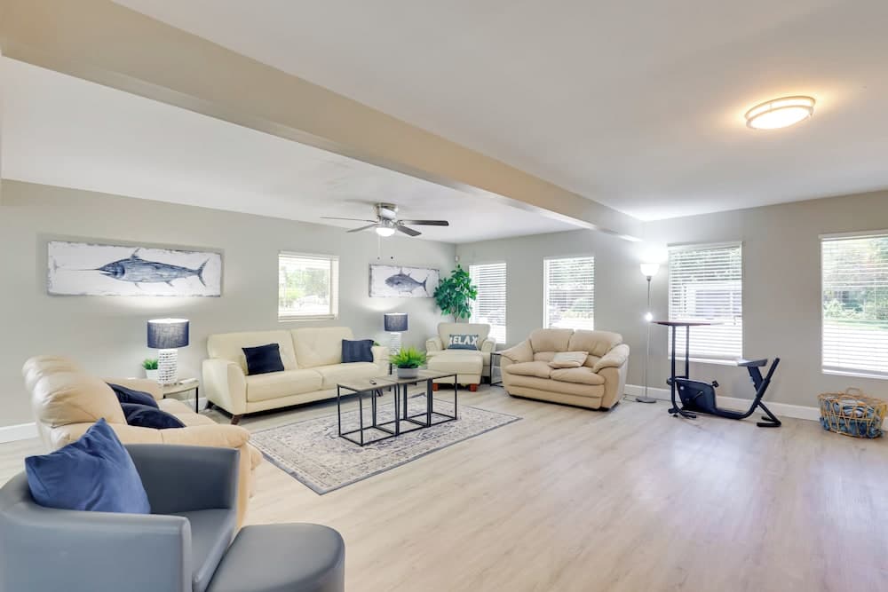 5 Mi to Busch Gardens Tampa Bay: Villa w/ Pool!