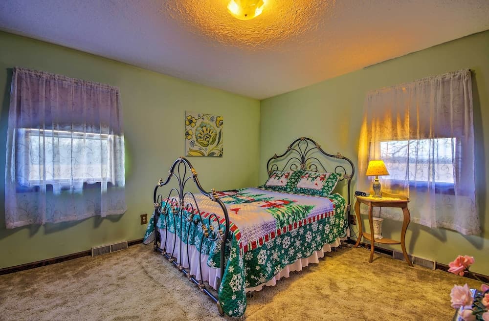 Peaceful Missouri Home, 25 Mi to Truman Lake!