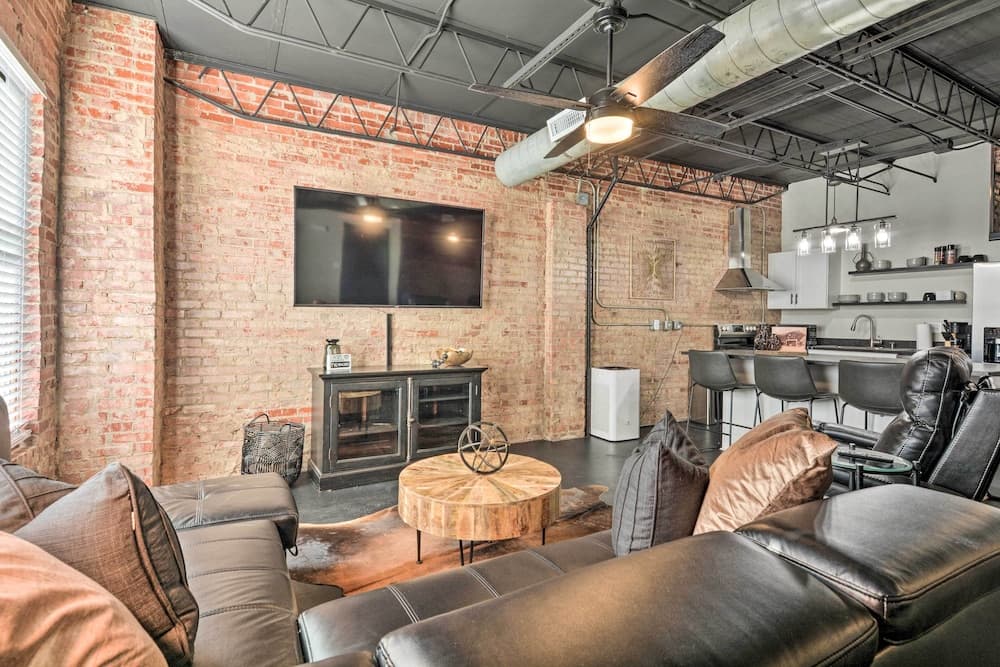 Sleek, Modern Loft in Downtown Springfield!