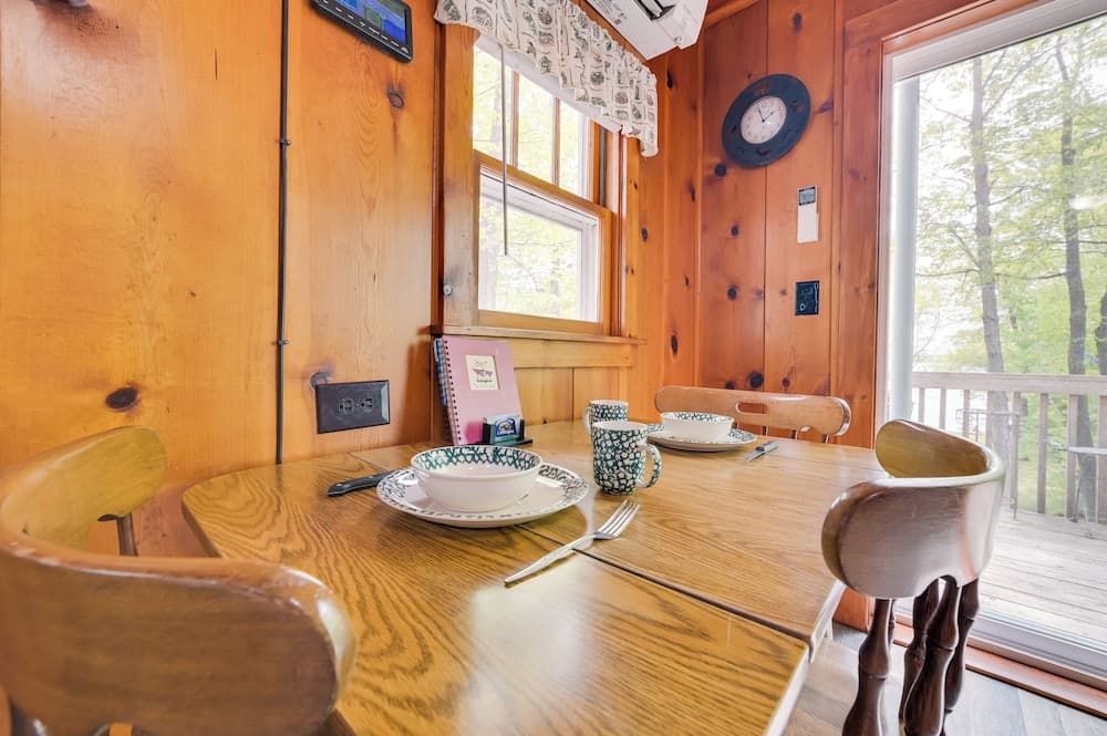 Cozy Carp Lake Cottage w/ Dock, Kayaks & Fire Pit