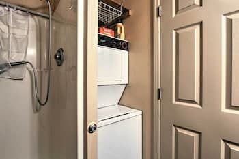 Private Getaway W/hot Tub, 4 Mi to Dtwn Gatlinburg