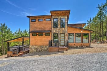 Stunning Broken Bow Cabin w/ Hot Tub + Views!