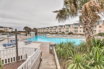 Atlantic Beach Condo w/ Pool: Steps to Beach!