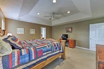 College Station Home W/yard - 5 Mins to A&m!