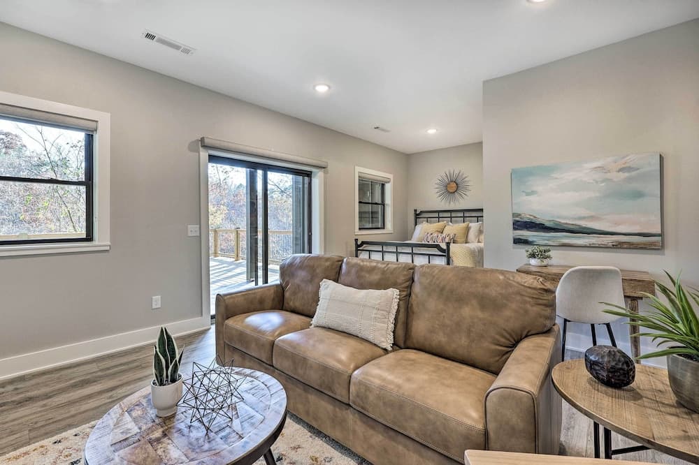 Hike, Bike & Unwind: Bella Vista Family Home!