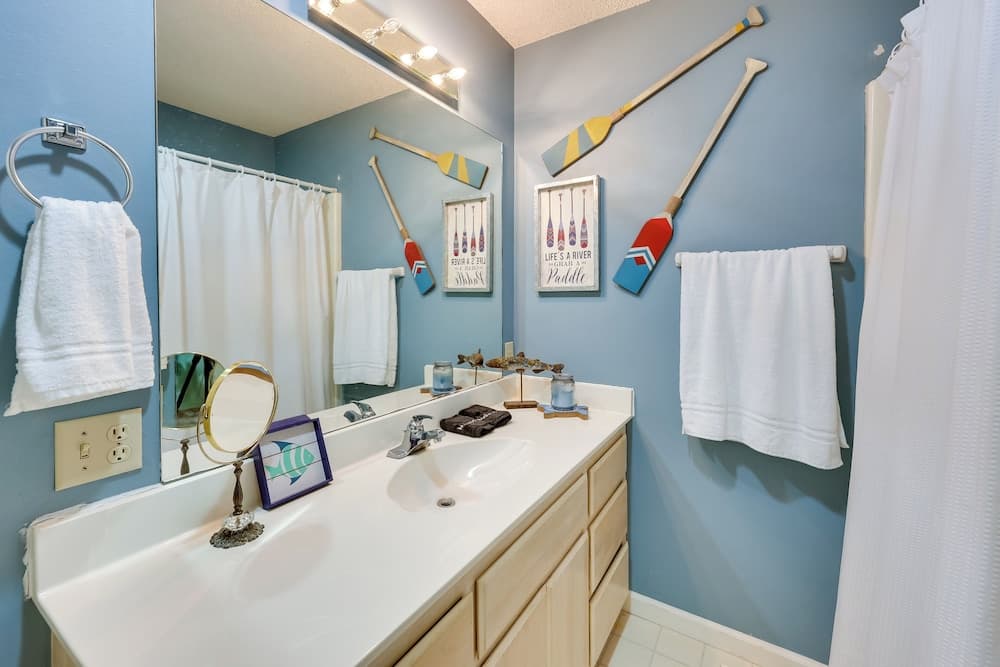 Lakefront Home w/ Kayaks & Dock in Hot Springs!