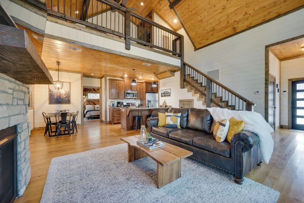 Serene Broken Bow Cabin w/ Hot Tub & Fire Pit!