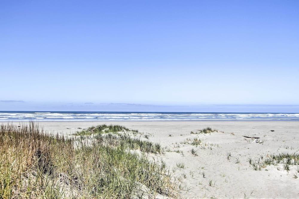 'the Little Orca's'- Short Walk to the Beach!