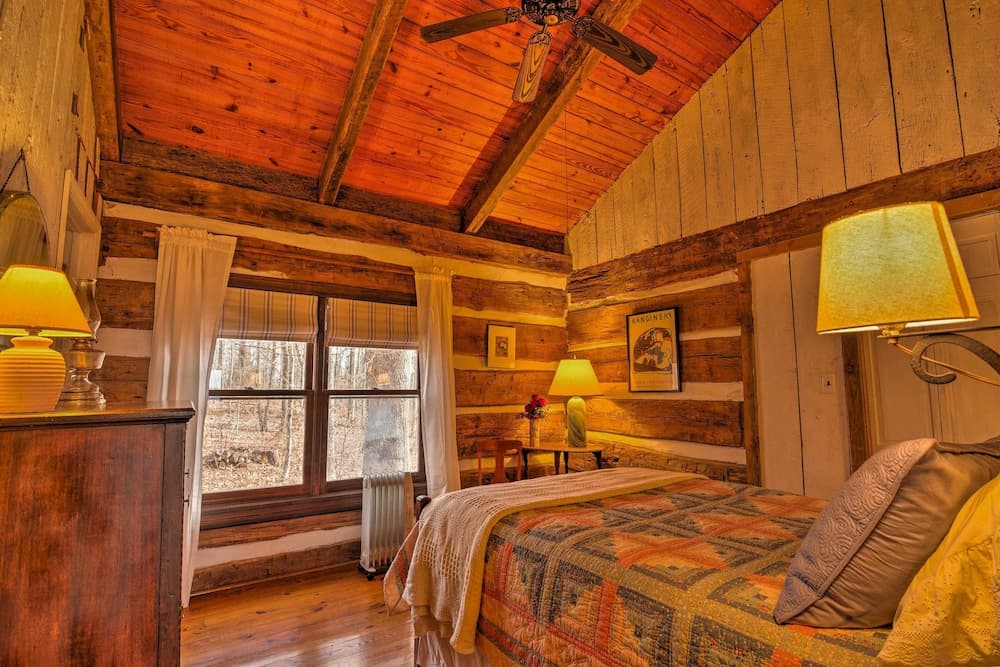 Cozy Cumberland Mountain Cabin w/ Stunning Views!
