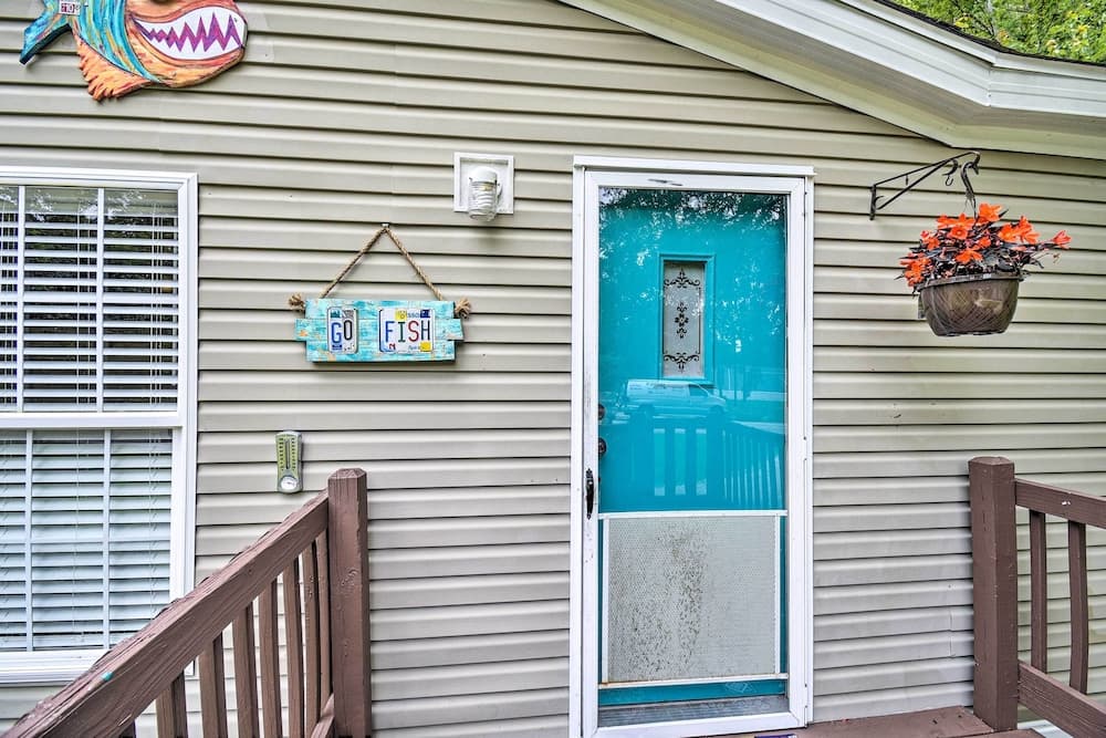 Charming Supply Home < 2 Mi to Holden Beach!