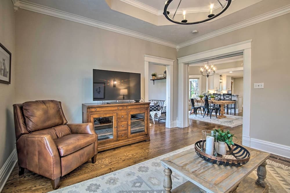 Countryside Cottage w/ Large Yard Near Topeka