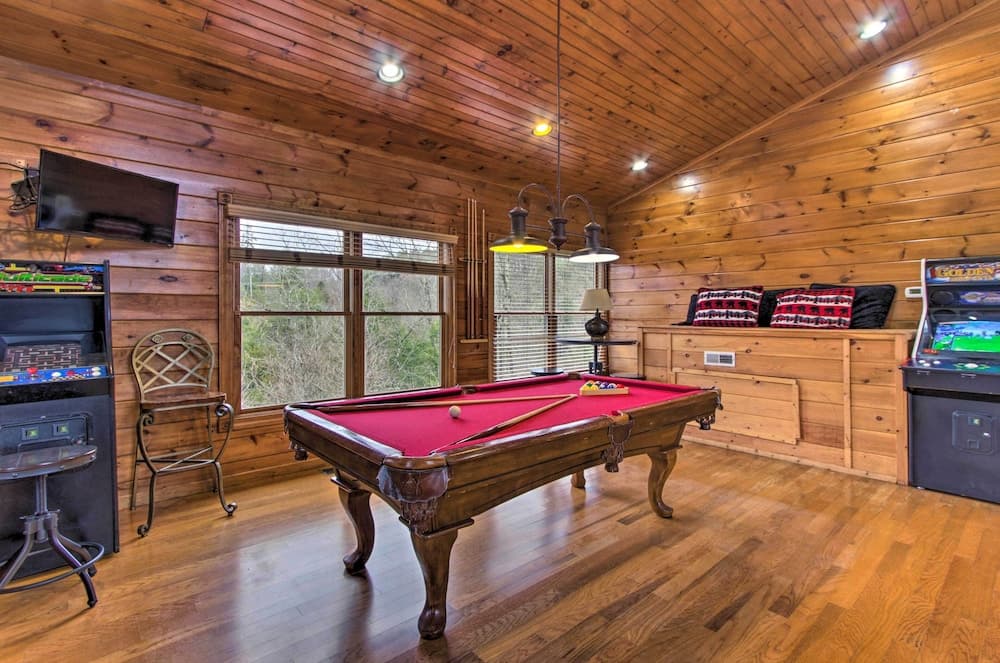 Sevierville Cabin w/ Hot Tub + Large Deck!