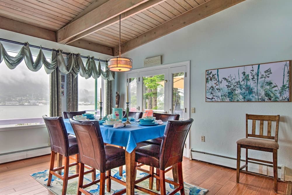 Waterfront House w/ Glacial Views - Near Downtown!