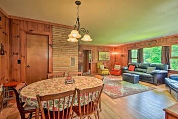 'rolling Acres' Highlands Cabin w/ Fire Pit!